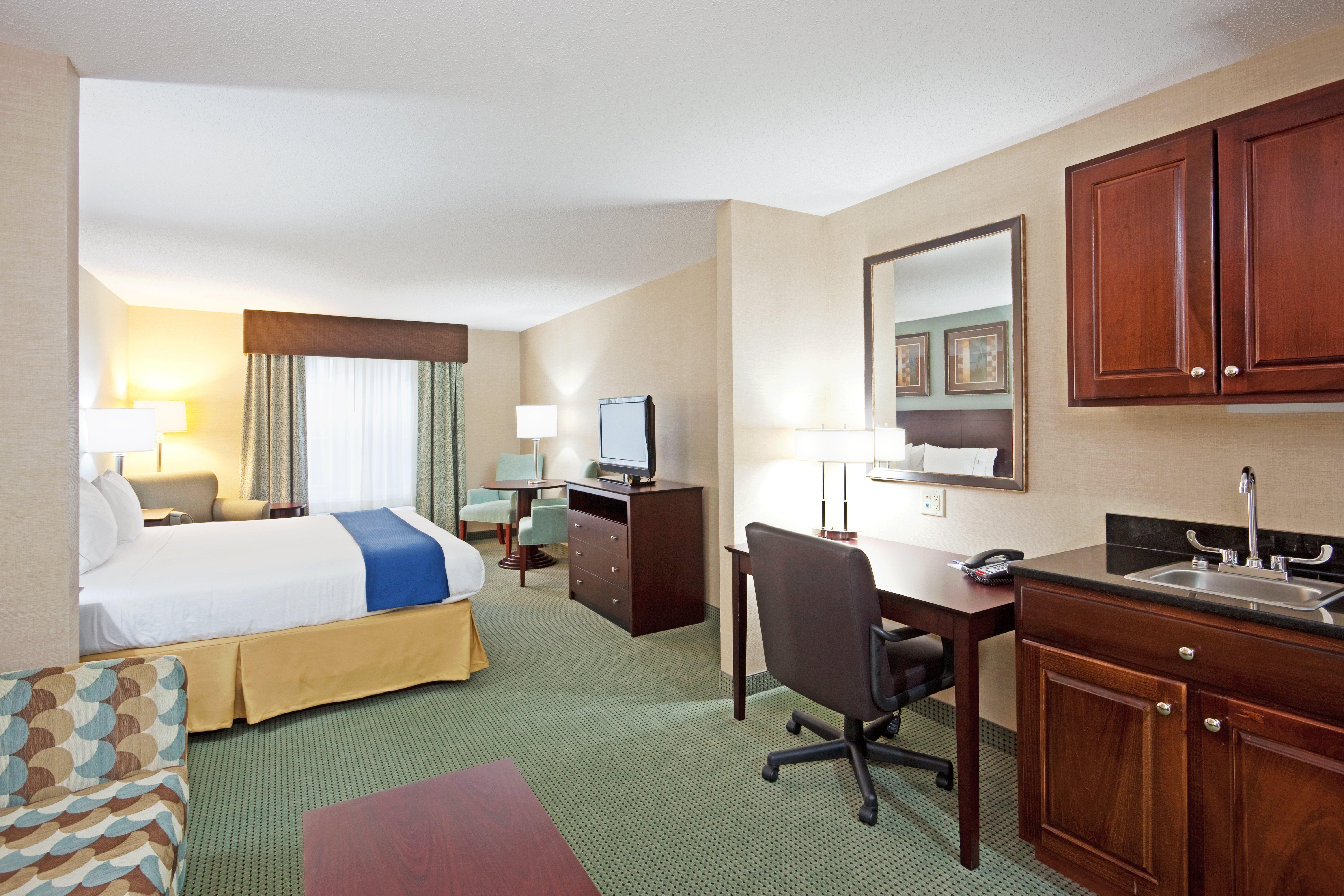 Holiday Inn Express&Suites Meriden Exterior foto