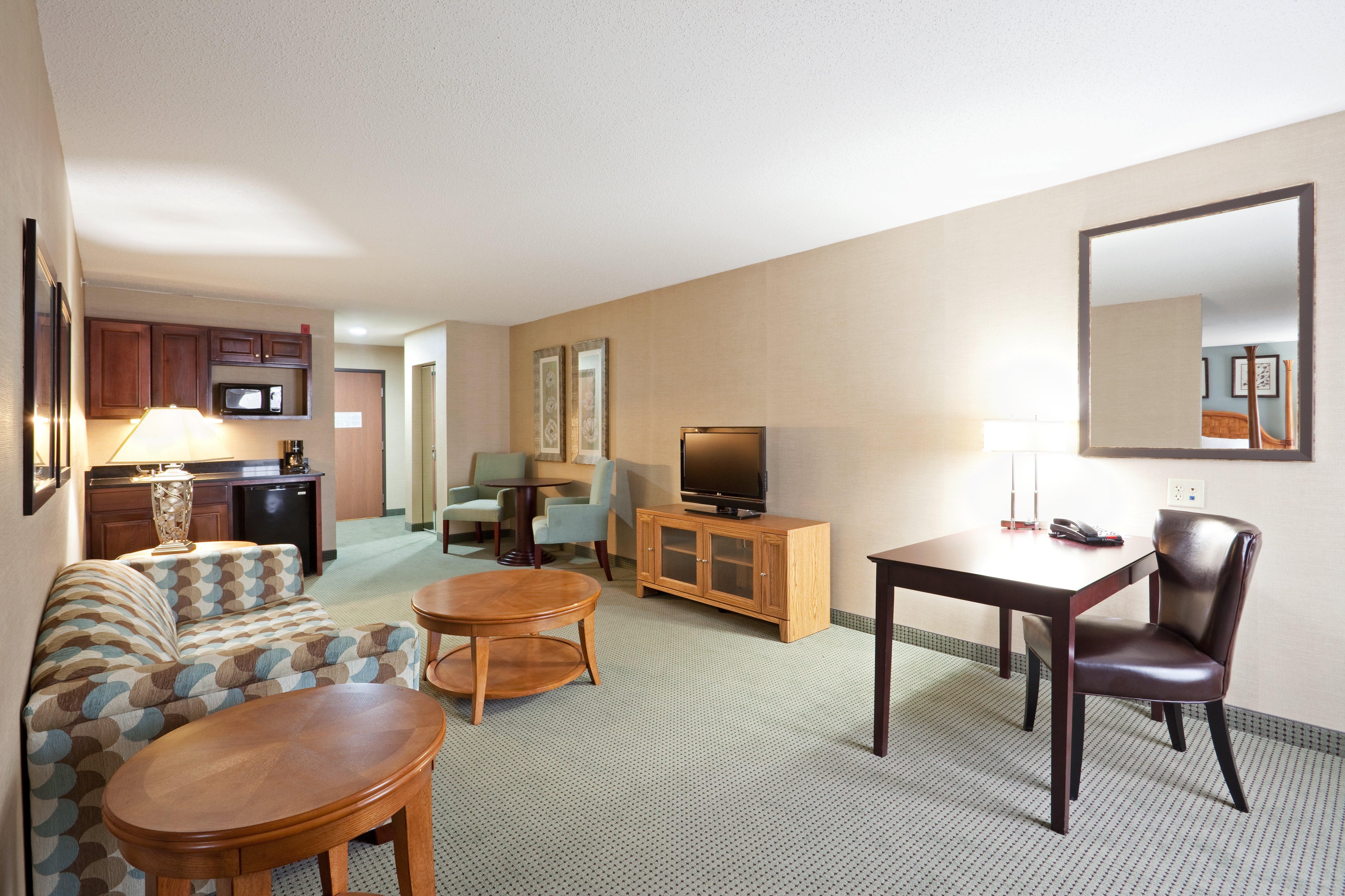 Holiday Inn Express&Suites Meriden Exterior foto
